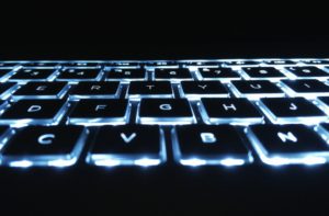 Gaming Tastatur-leuchtende-tasten-dunkel-licht-led
